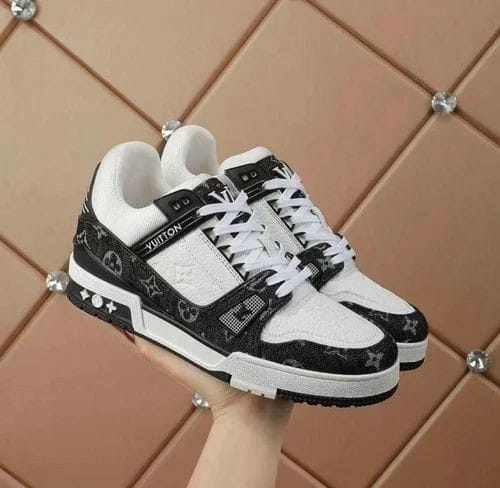 LOUIS VUITTION TRAINER SNEAKER - BLACK & WHITE