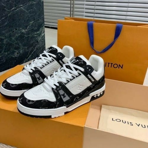LOUIS VUITTION TRAINER SNEAKER - BLACK & WHITE