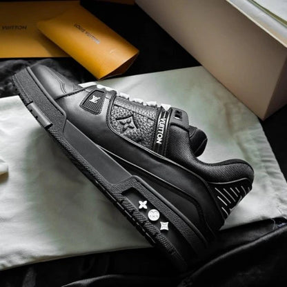LOUIS VUITTON TRAINER SNEAKER - BLACK